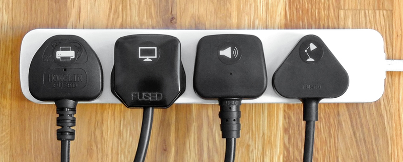 Illustration for article titled Simple Stickers Help You Figure Out Where All Your Gadgets Are Plugged In